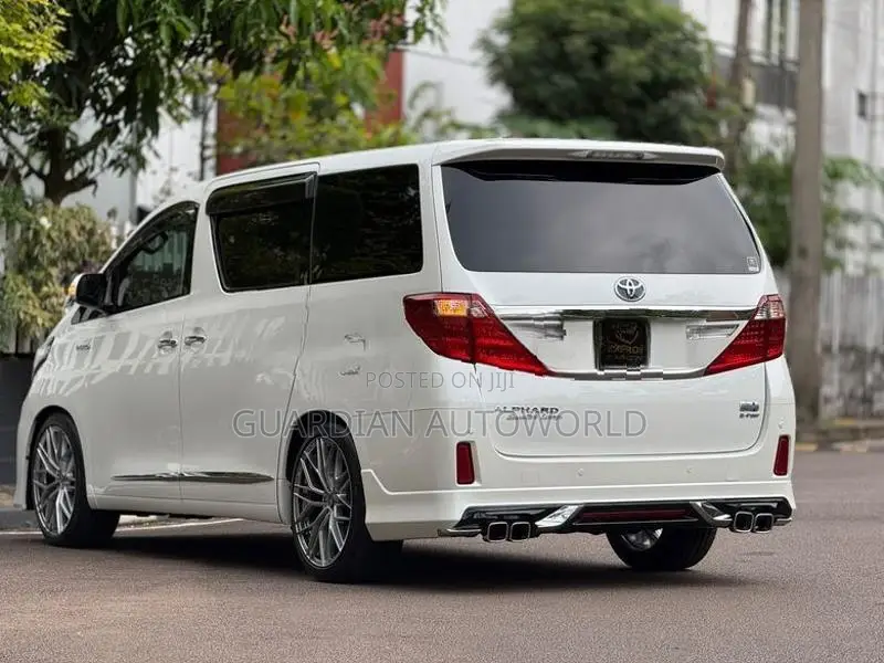 Toyota Alphard 2013