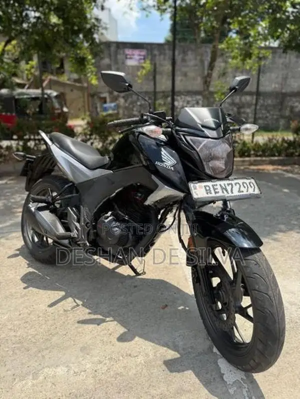 Honda CB Hornet 160R 2016