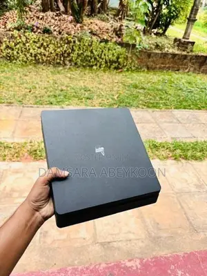 Sony PS4 Slim
