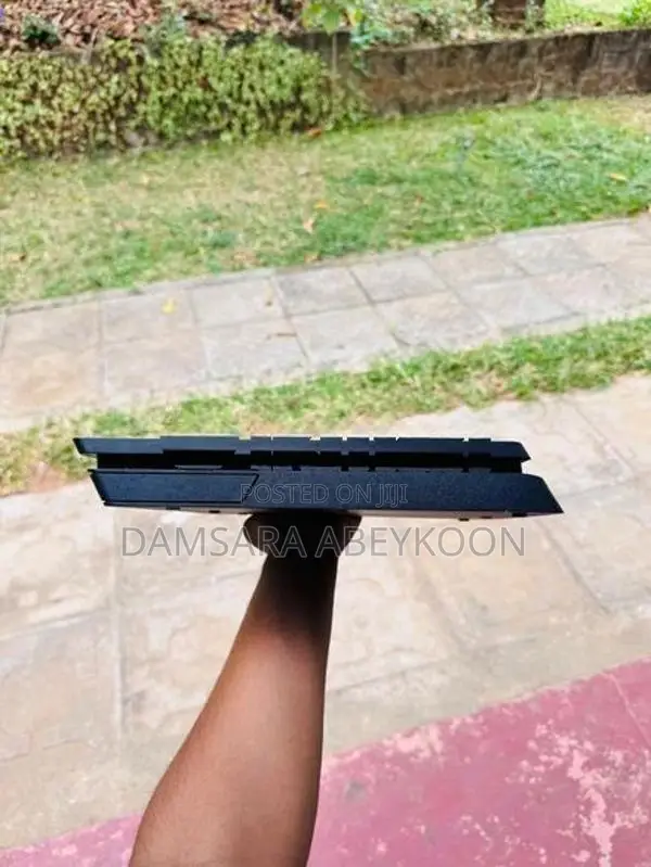Sony PS4 Slim