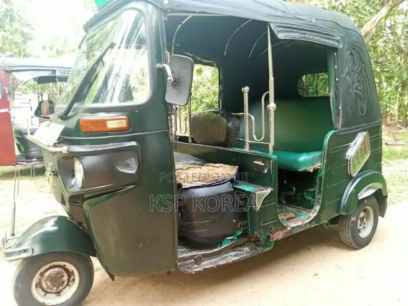 Bajaj RE 2015