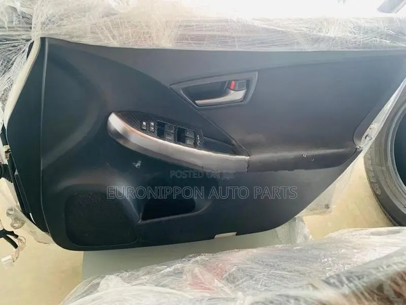TOYOTA PRIUS ZVW30 Door Uphosting