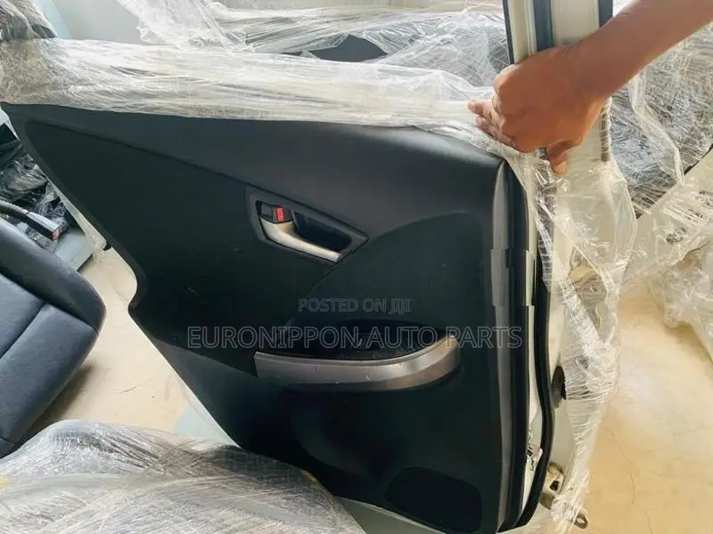 TOYOTA PRIUS ZVW30 Door Uphosting