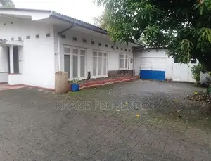 24p With a old House for Sale in Nugegoda