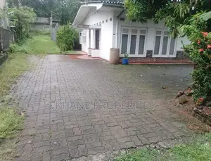 24p With a old House for Sale in Nugegoda
