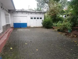 24p With a old House for Sale in Nugegoda