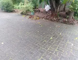 24p With a old House for Sale in Nugegoda