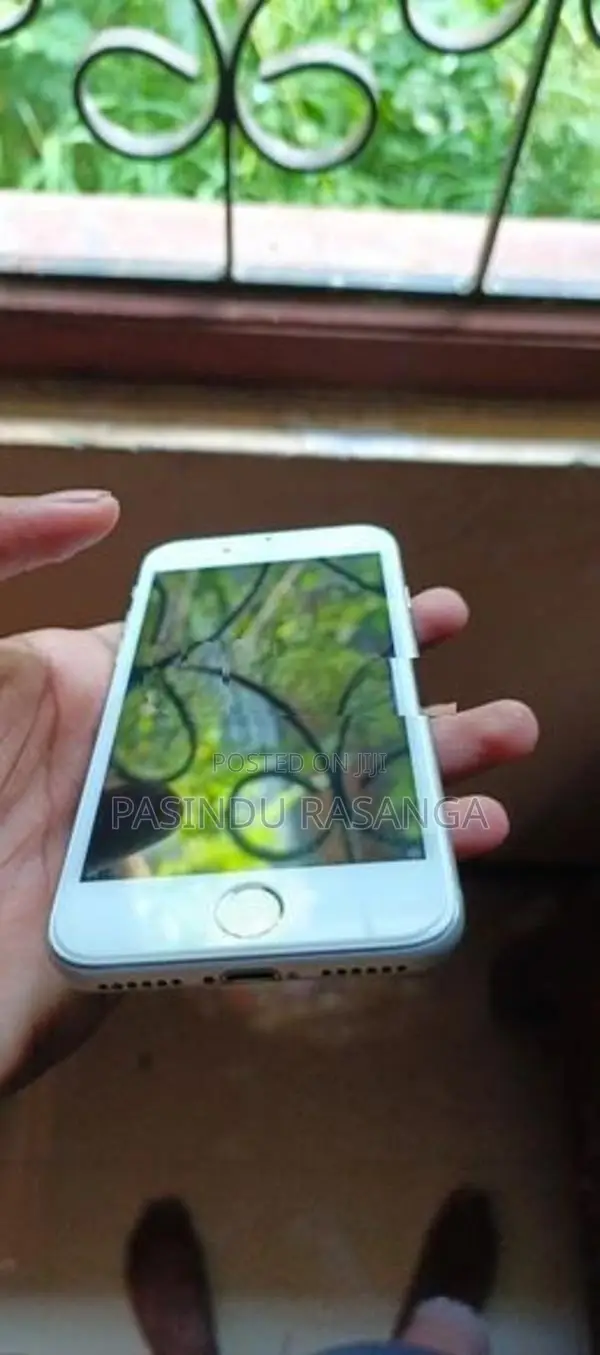 Apple iPhone 8 (Used)