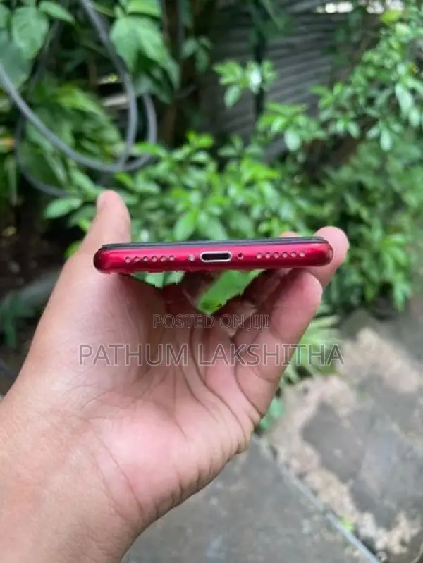 Apple iPhone SE 2 (Used)