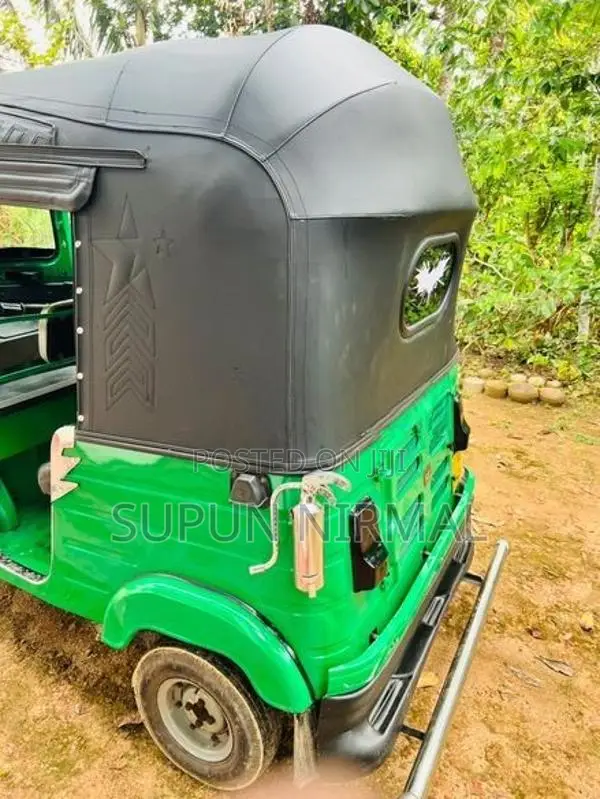 Bajaj RE 2018