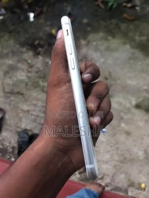 Apple iPhone 8 (Used)