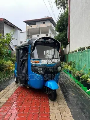 Bajaj RE 2016
