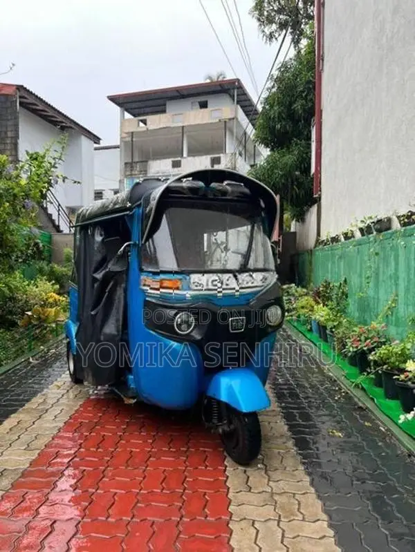 Bajaj RE 2016