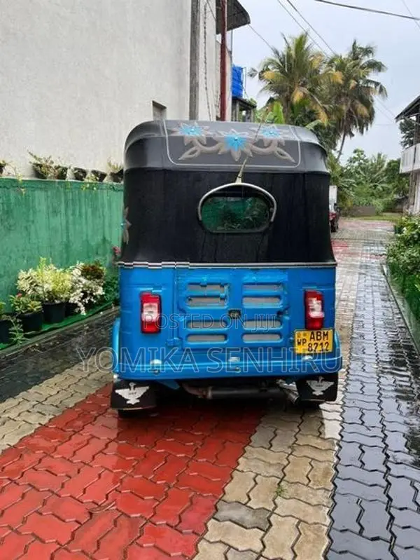 Bajaj RE 2016