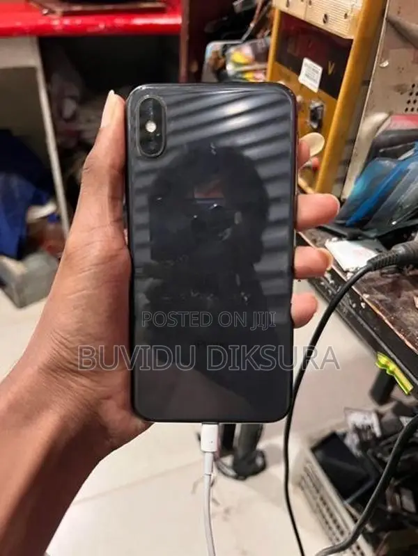 Apple iPhone X (Used)