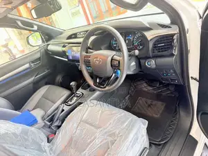 Toyota Hilux 2025 Pickup (Used)