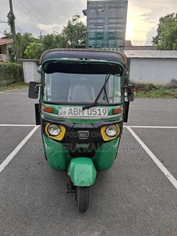 Bajaj 4 Stroke 2016 Three Wheel (Used)