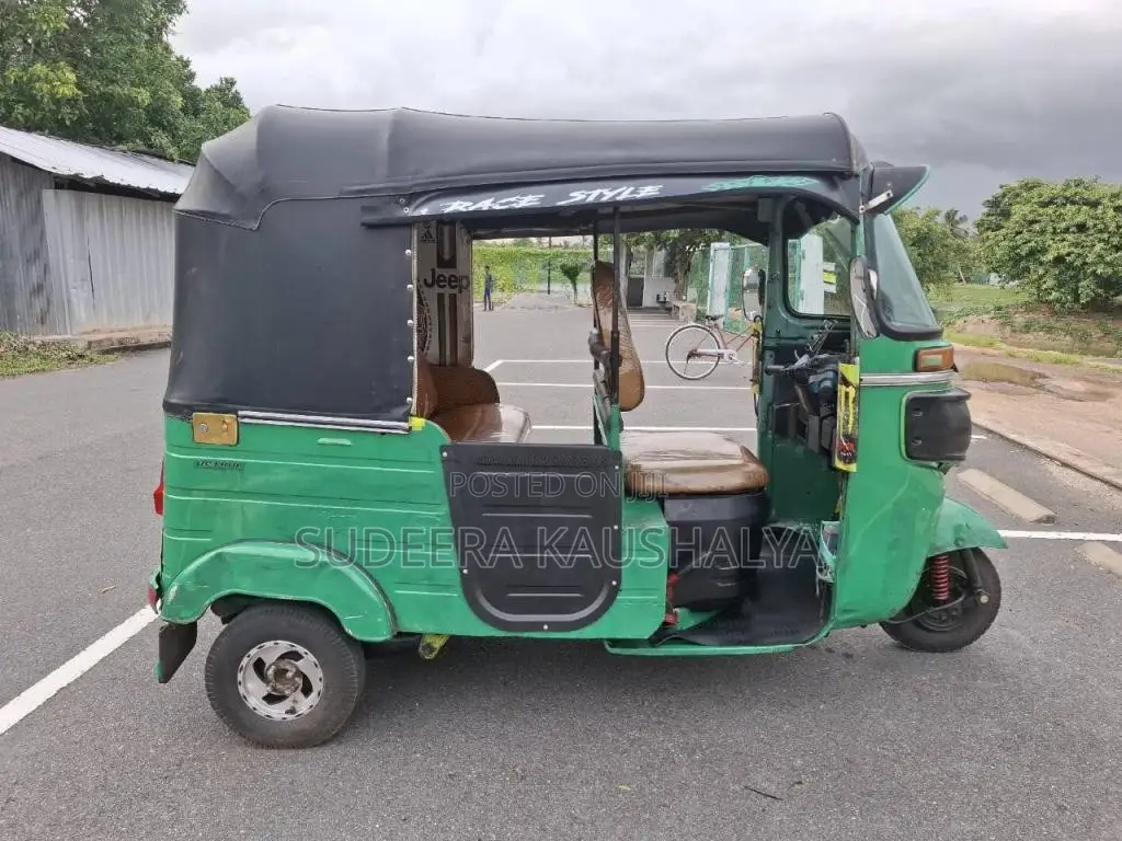 Bajaj 4 Stroke 2016 Three Wheel (Used)