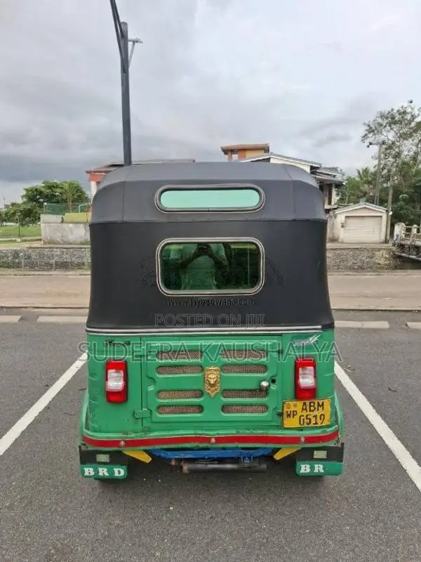 Bajaj 4 Stroke 2016 Three Wheel (Used)