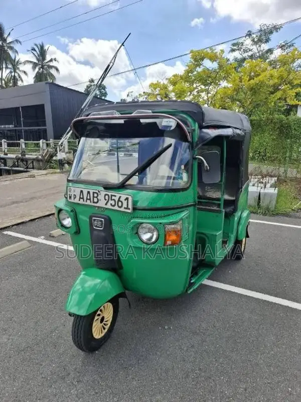 Bajaj 4 Stroke 2013 Three Wheel (Used)