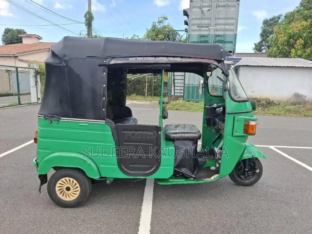 Bajaj 4 Stroke 2013 Three Wheel (Used)