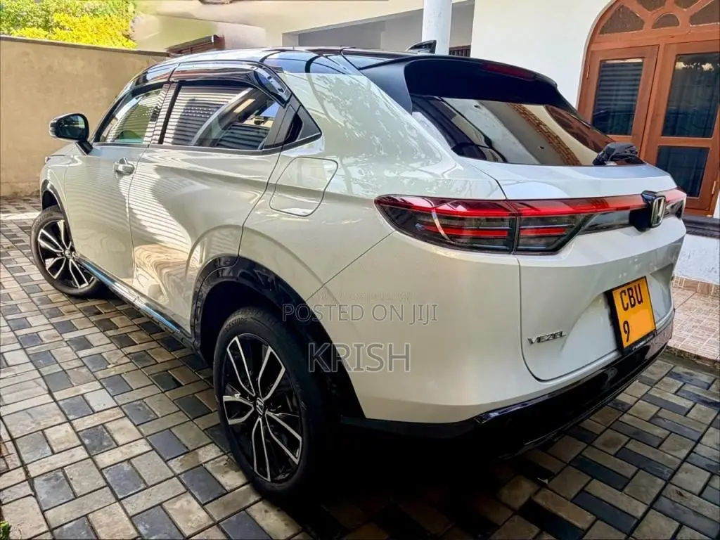 Honda Vezel Z Play 2025 SUV (Used)
