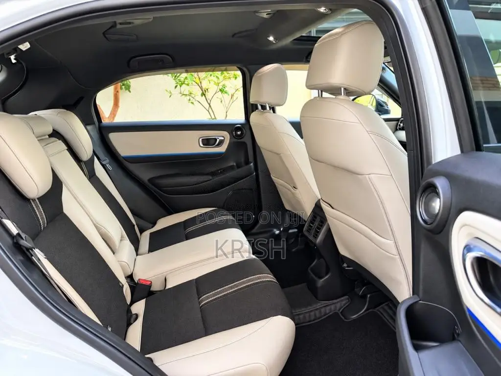Honda Vezel Z Play 2025 SUV (Used)