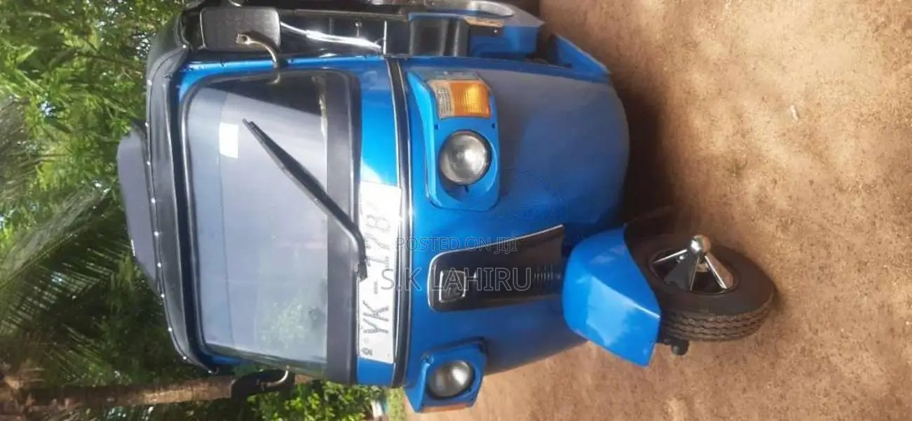 Bajaj 4 Stroke 2011 Three Wheel (Used)