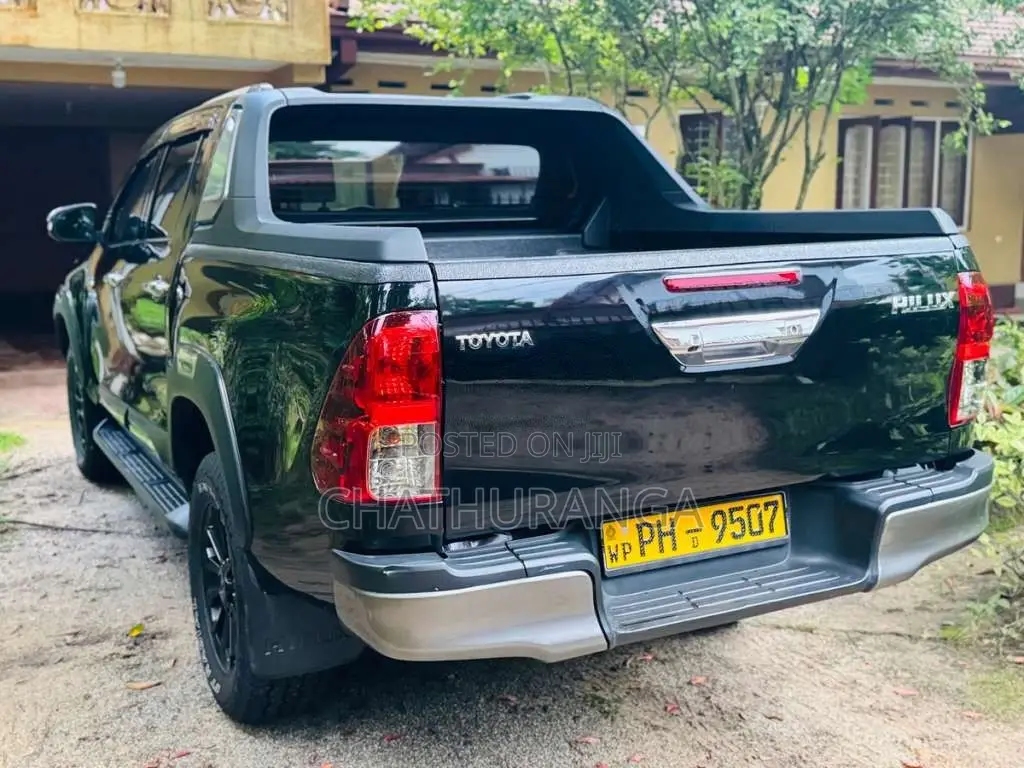 Toyota Hilux 2016 Pickup (Used)
