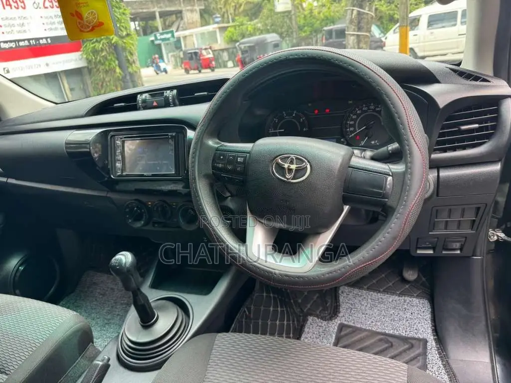 Toyota Hilux 2016 Pickup (Used)