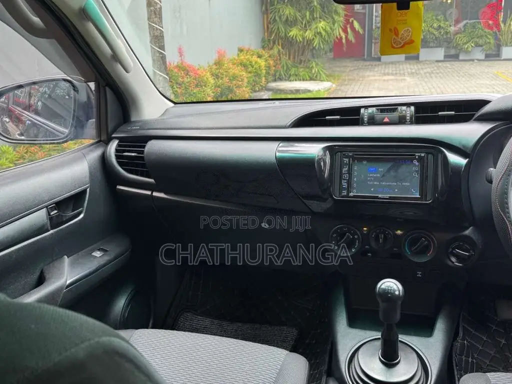 Toyota Hilux 2016 Pickup (Used)