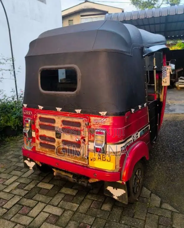 Bajaj 4 Stroke 2016 Three Wheel (Used)