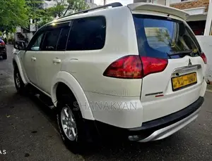 Mitsubishi Montero Spots 2011 SUV (Used)