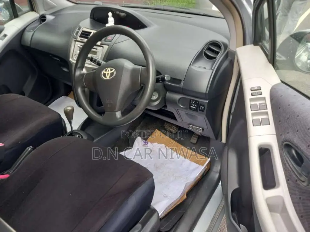 Toyota Vitz 2009 Car (Used)