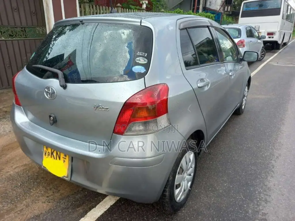 Toyota Vitz 2009 Car (Used)