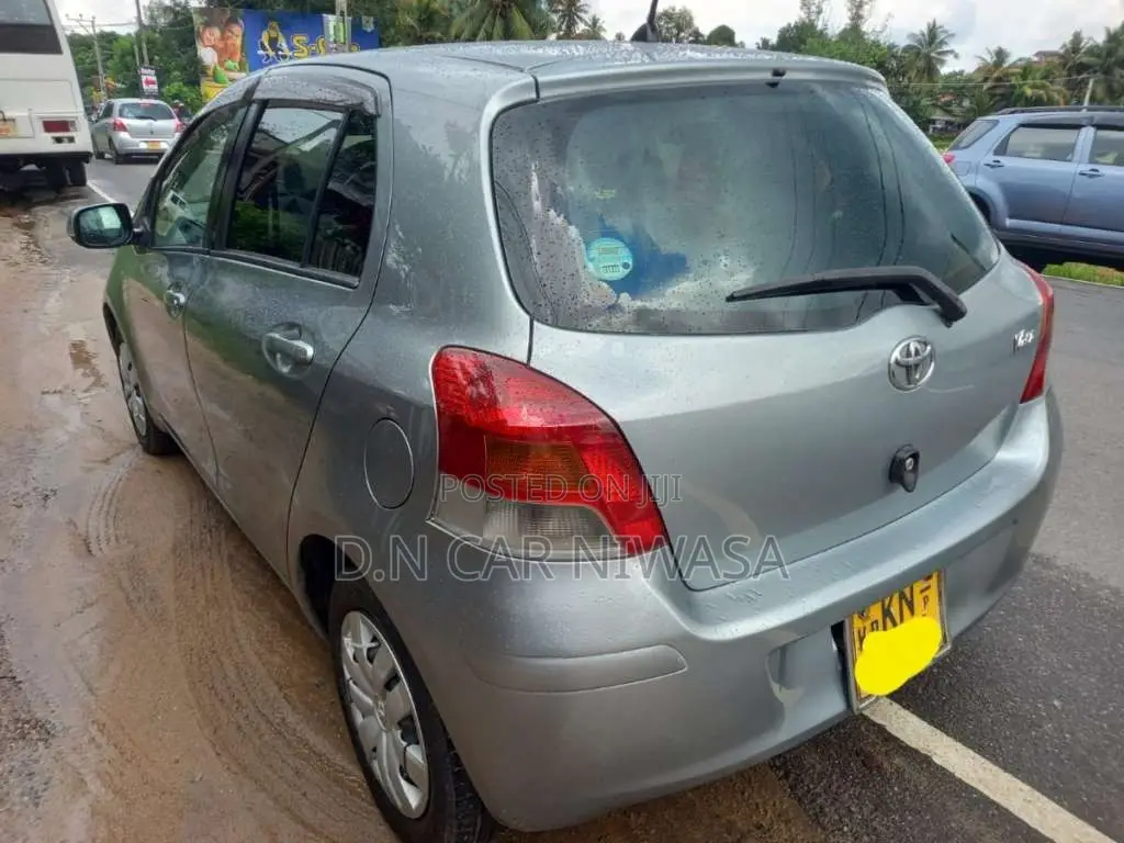 Toyota Vitz 2009 Car (Used)