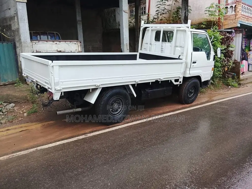 Toyota Dyna 1994 Lorry (Used)