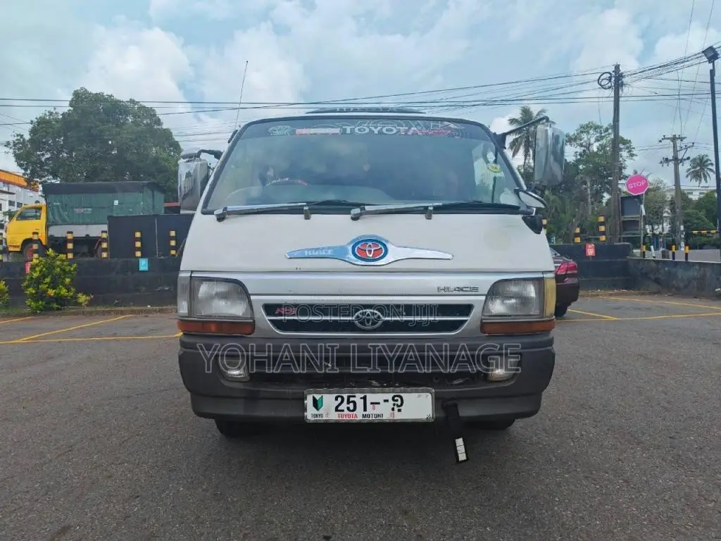 Toyota Dolphin 1992 Van (Used)