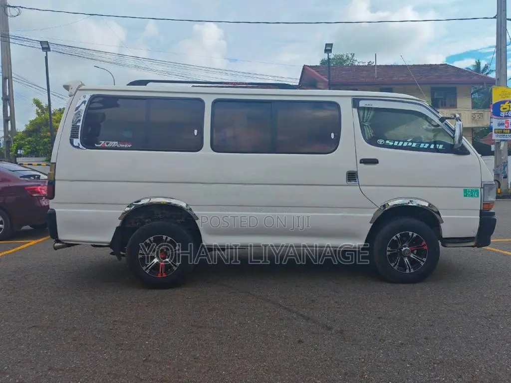Toyota Dolphin 1992 Van (Used)