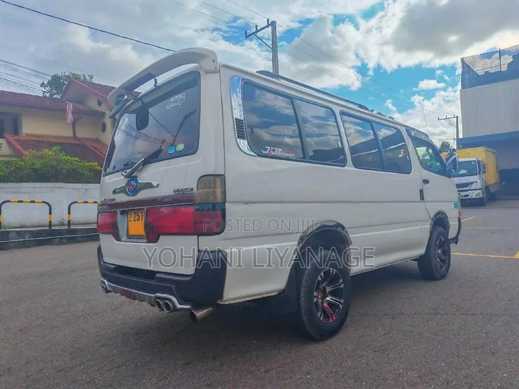 Toyota Dolphin 1992 Van (Used)