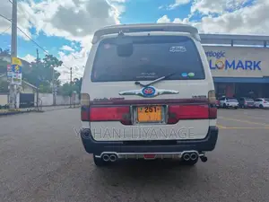Toyota Dolphin 1992 Van (Used)