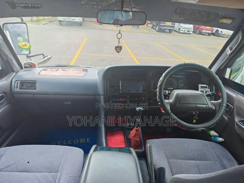 Toyota Dolphin 1992 Van (Used)