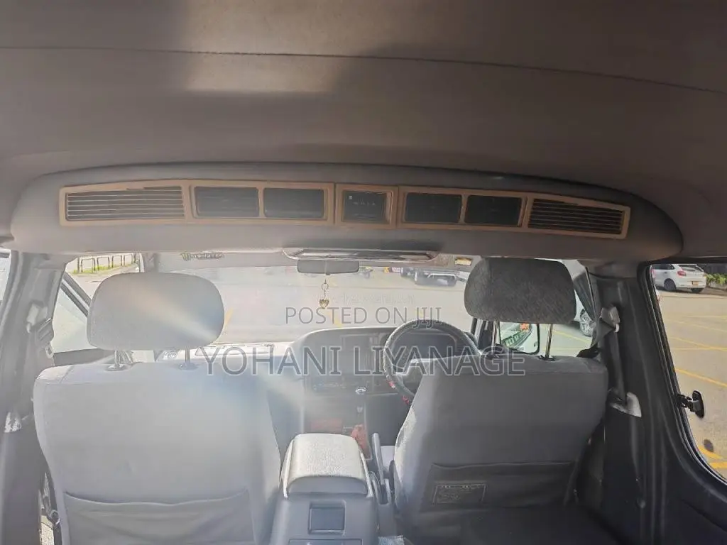 Toyota Dolphin 1992 Van (Used)