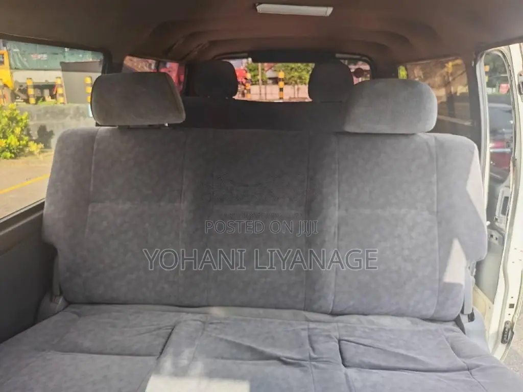 Toyota Dolphin 1992 Van (Used)