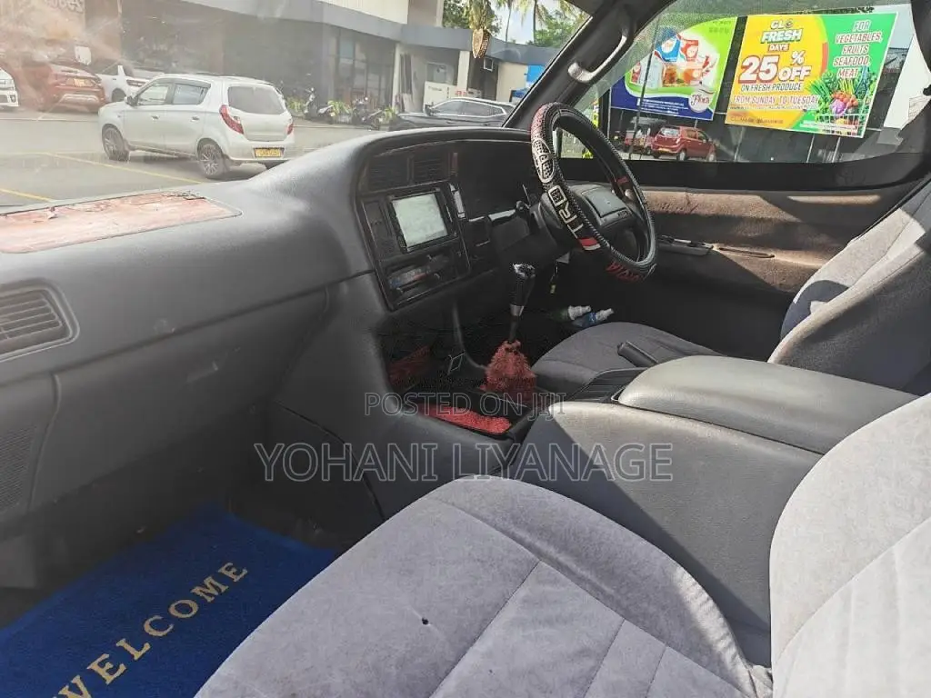 Toyota Dolphin 1992 Van (Used)