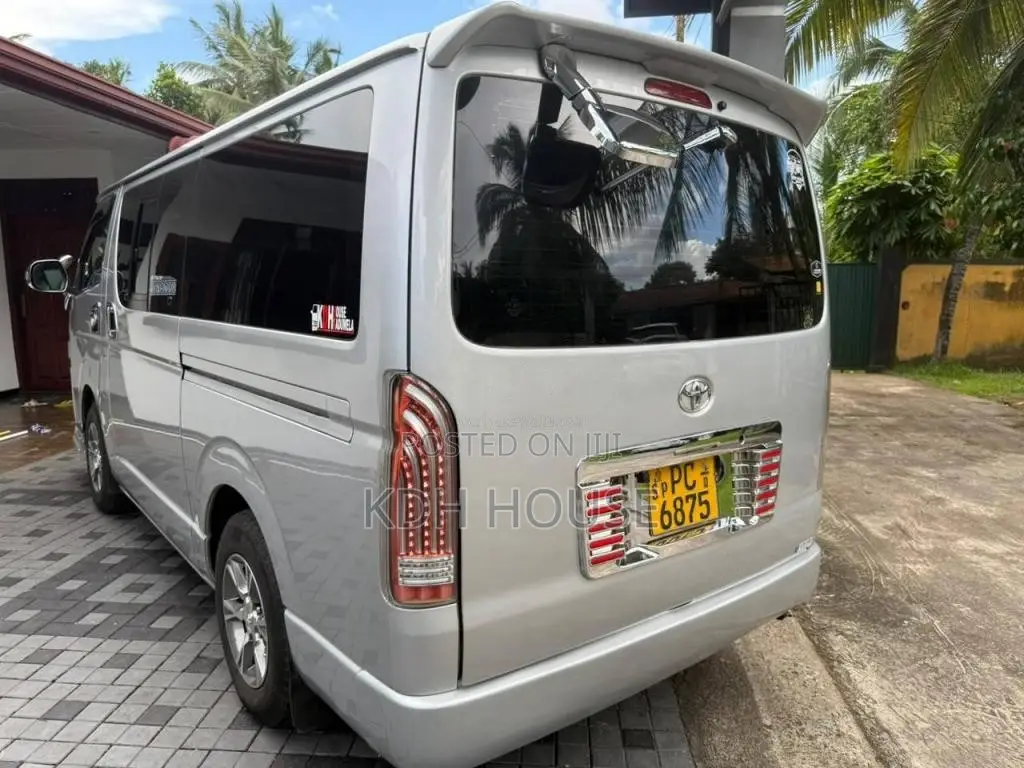 Toyota GL 2006 Van (Used)