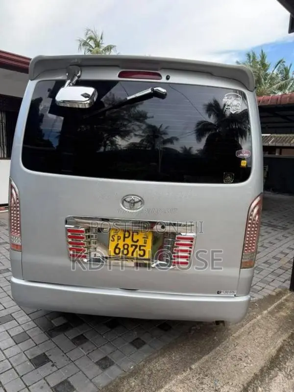 Toyota GL 2006 Van (Used)