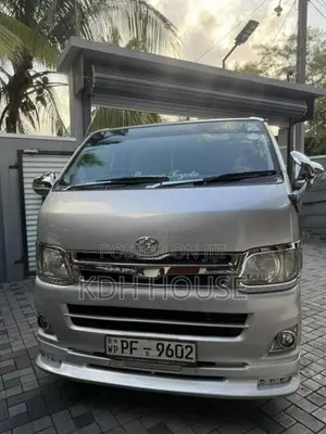 Toyota GL 2011 Van (Used)