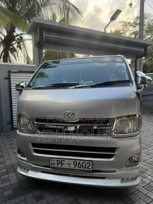 Toyota GL 2011 Van (Used)
