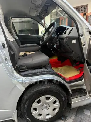 Toyota GL 2011 Van (Used)